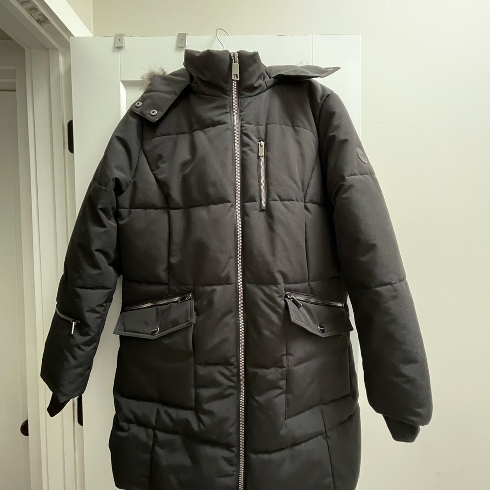 Black Puffer Coat with Detachable HoodFur Trim LIKE NEW Water/Wind Resistant - Picture 3 of 16